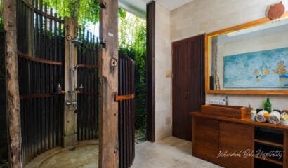 NicoNico Mansion Unique Art Themed 7 Bedroom Villa in Seminyak