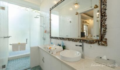 NicoNico Mansion Unique Art Themed 7 Bedroom Villa in Seminyak