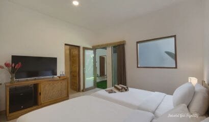 Viola Villa – Huge 9-Bedroom Private Villa in the Heart of Seminyak